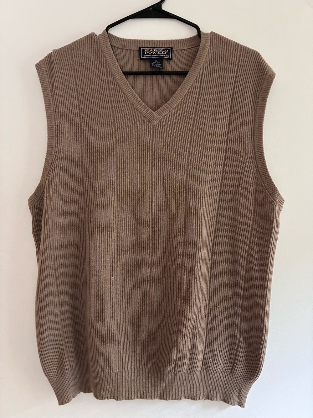 Men’s Silk/Cashmere Blend V-Neck Ribbed Sweater Vest - Taupe